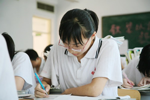 初中物理液体压强是不是很难