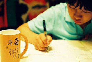 冷静思考你和班级学霸的区别